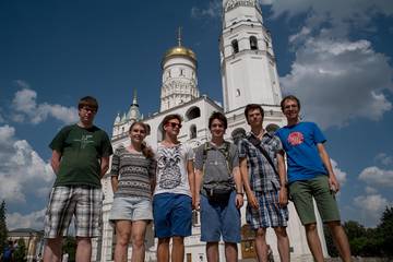 IOI 16 Team in the Kremlin of Moscow