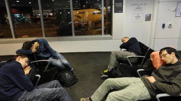 Im Flughafen am Schlafen