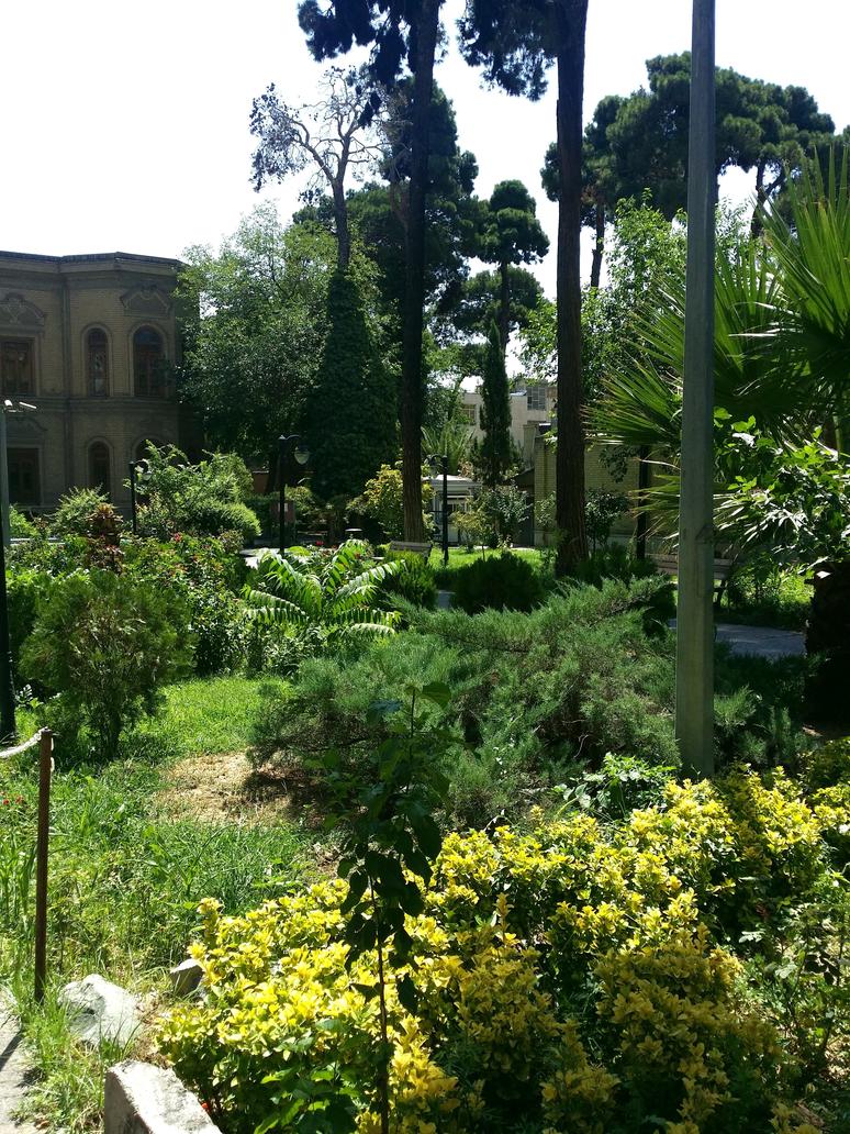 Park vor dem Glaswarenmuseum